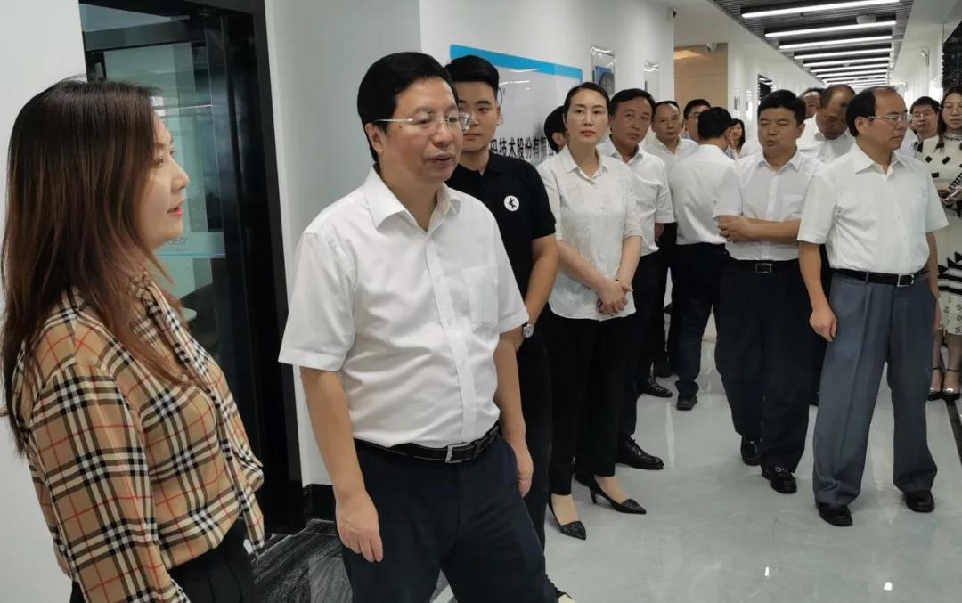 湖南省省委常委、長(zhǎng)沙市市委書記胡衡華蒞臨蒼穹數(shù)碼湖南分公司指導(dǎo)調(diào)研！